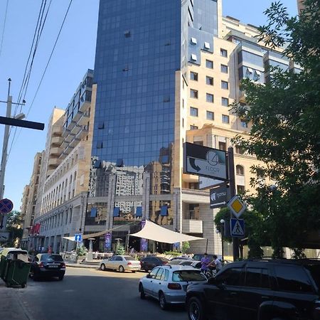 Pride Properties Welcomes You At 17 Buzant St 11-166 Yerevan Armenia エクステリア 写真
