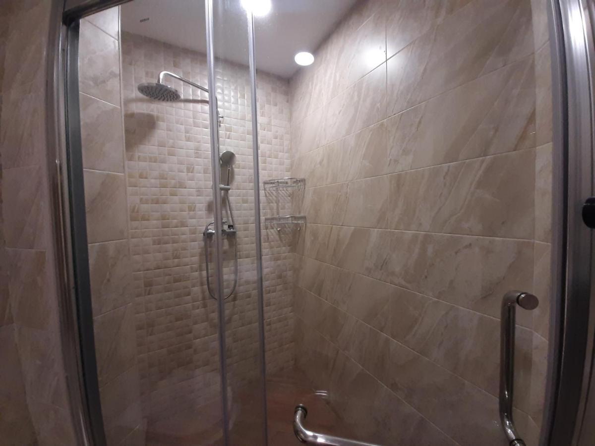 Pride Properties Welcomes You At 17 Buzant St 11-166 Yerevan Armenia エクステリア 写真