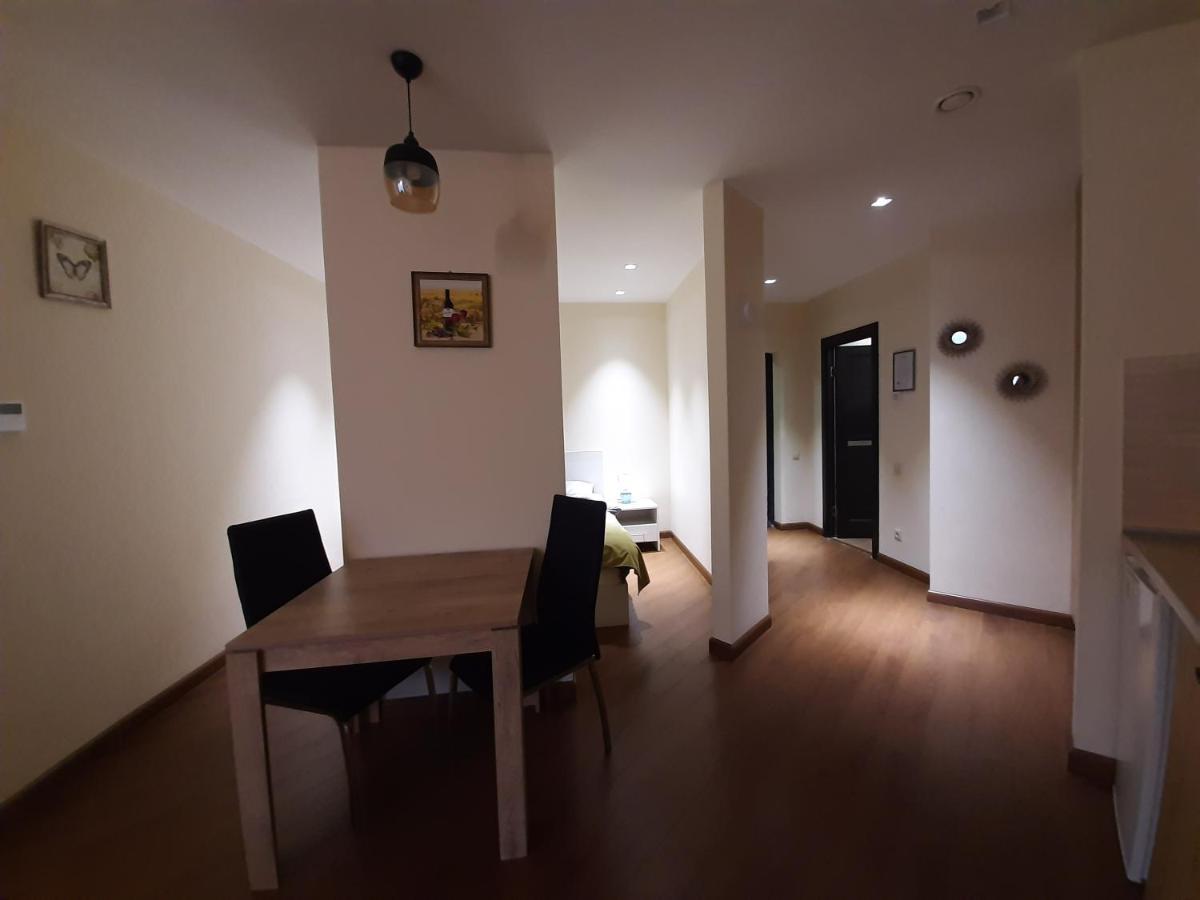 Pride Properties Welcomes You At 17 Buzant St 11-166 Yerevan Armenia エクステリア 写真