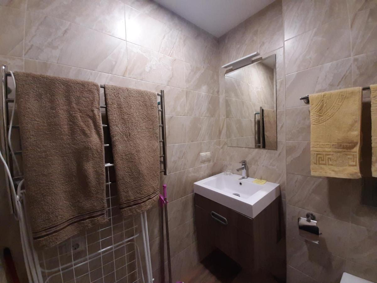 Pride Properties Welcomes You At 17 Buzant St 11-166 Yerevan Armenia エクステリア 写真