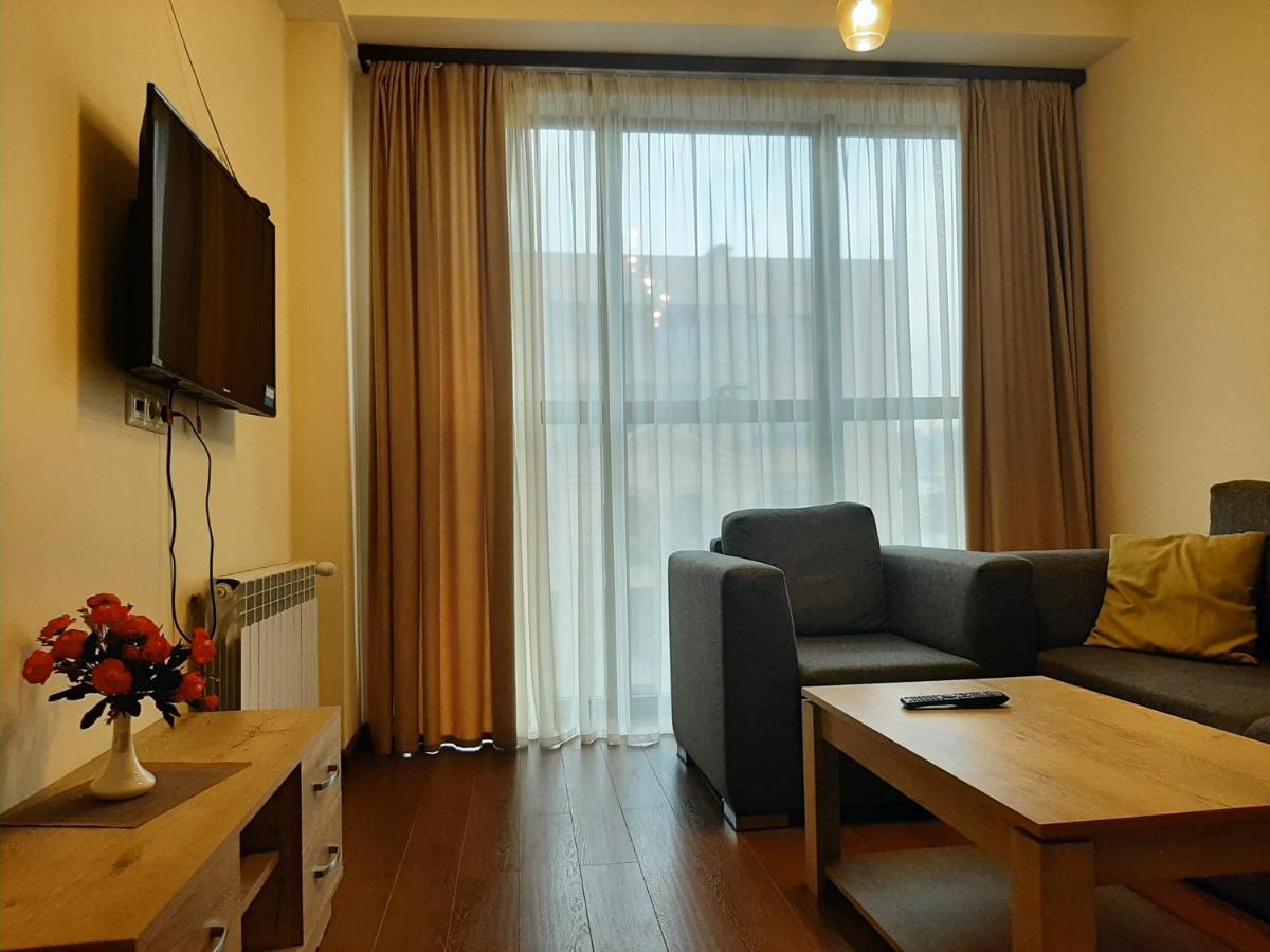 Pride Properties Welcomes You At 17 Buzant St 11-166 Yerevan Armenia エクステリア 写真