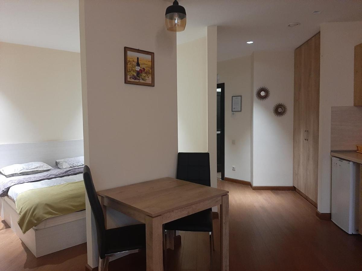 Pride Properties Welcomes You At 17 Buzant St 11-166 Yerevan Armenia エクステリア 写真