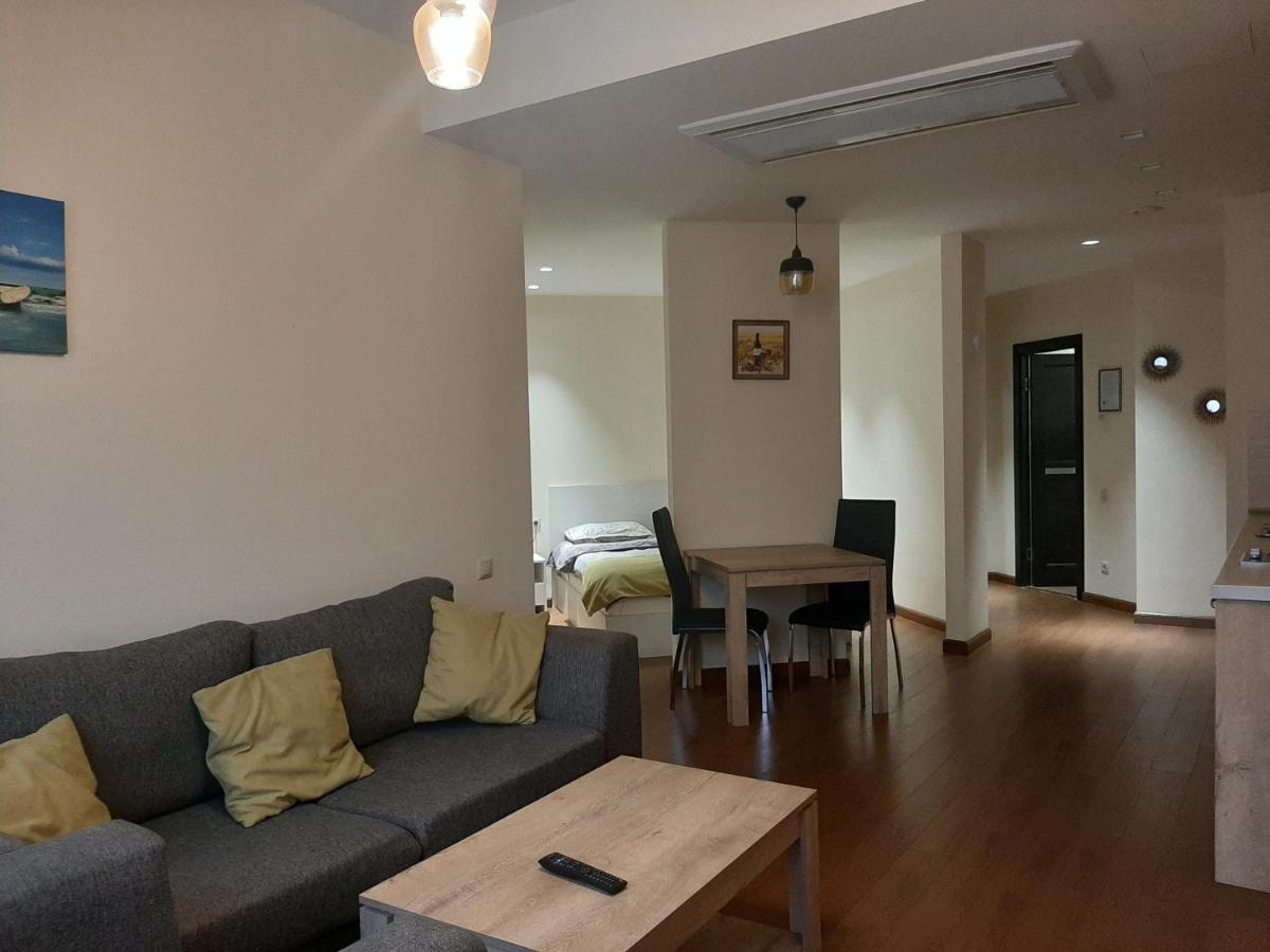 Pride Properties Welcomes You At 17 Buzant St 11-166 Yerevan Armenia エクステリア 写真
