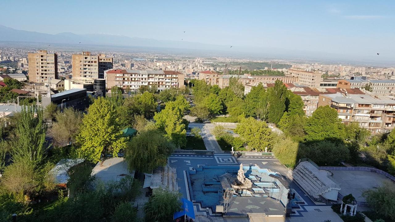 Pride Properties Welcomes You At 17 Buzant St 11-166 Yerevan Armenia エクステリア 写真