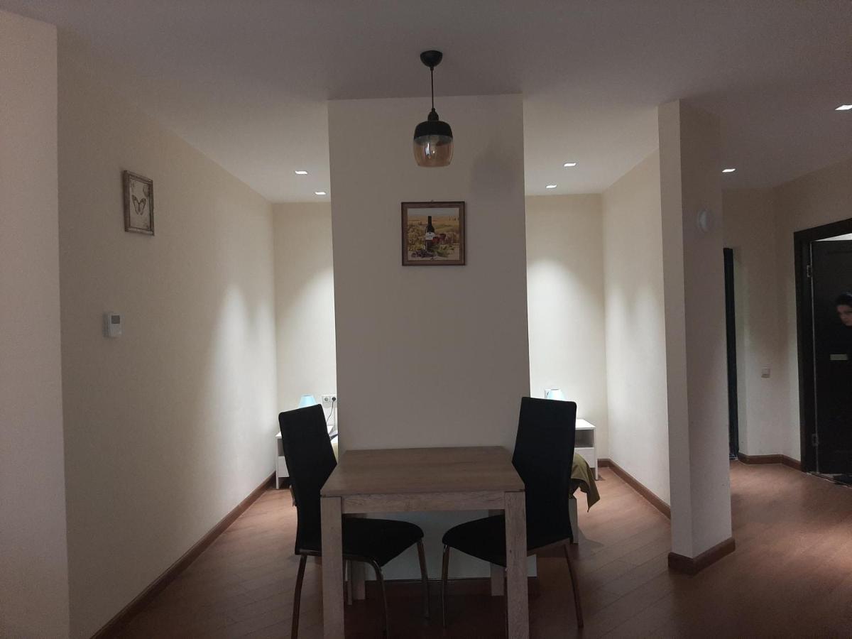Pride Properties Welcomes You At 17 Buzant St 11-166 Yerevan Armenia エクステリア 写真