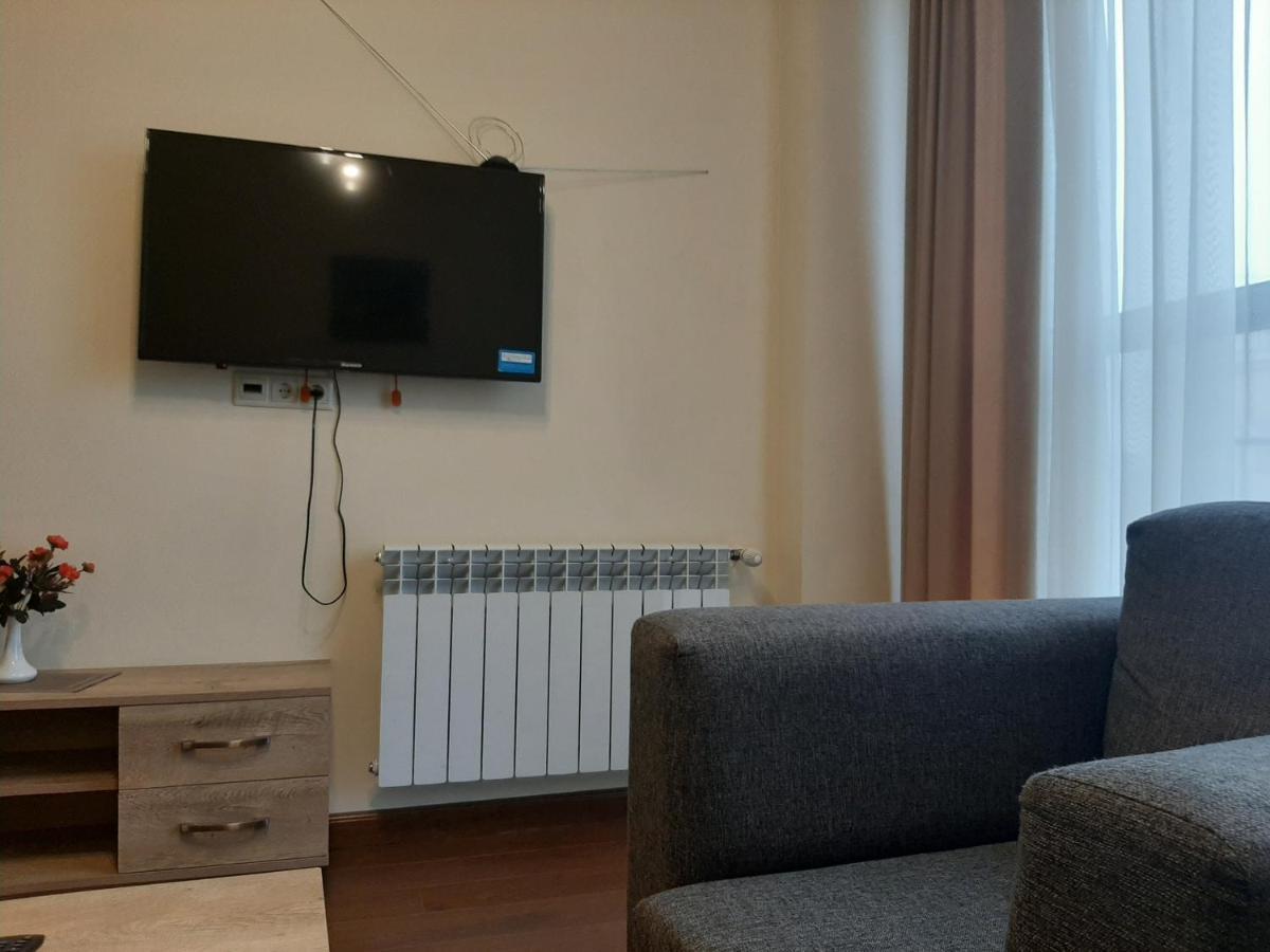 Pride Properties Welcomes You At 17 Buzant St 11-166 Yerevan Armenia エクステリア 写真