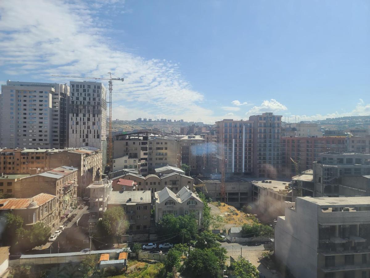 Pride Properties Welcomes You At 17 Buzant St 11-166 Yerevan Armenia エクステリア 写真