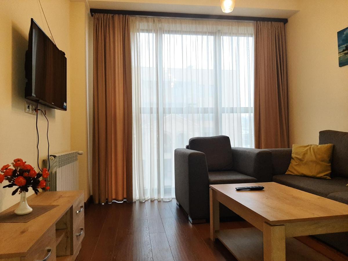 Pride Properties Welcomes You At 17 Buzant St 11-166 Yerevan Armenia エクステリア 写真