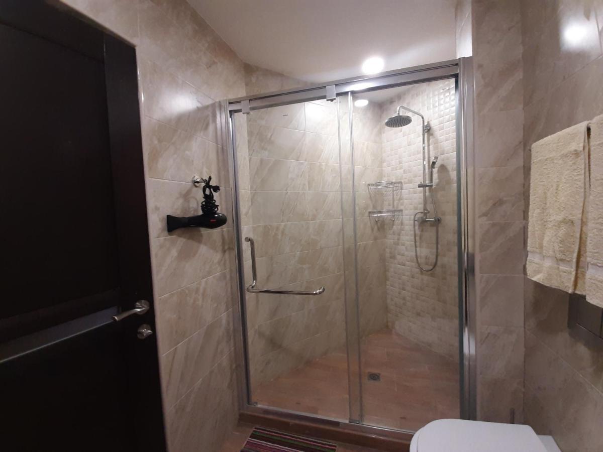 Pride Properties Welcomes You At 17 Buzant St 11-166 Yerevan Armenia エクステリア 写真