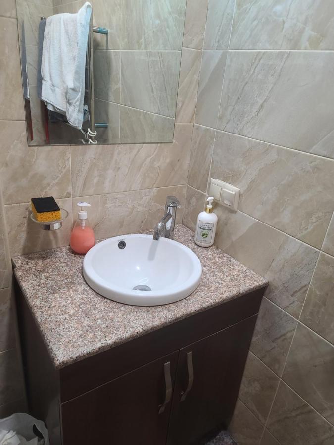 Pride Properties Welcomes You At 17 Buzant St 11-166 Yerevan Armenia エクステリア 写真