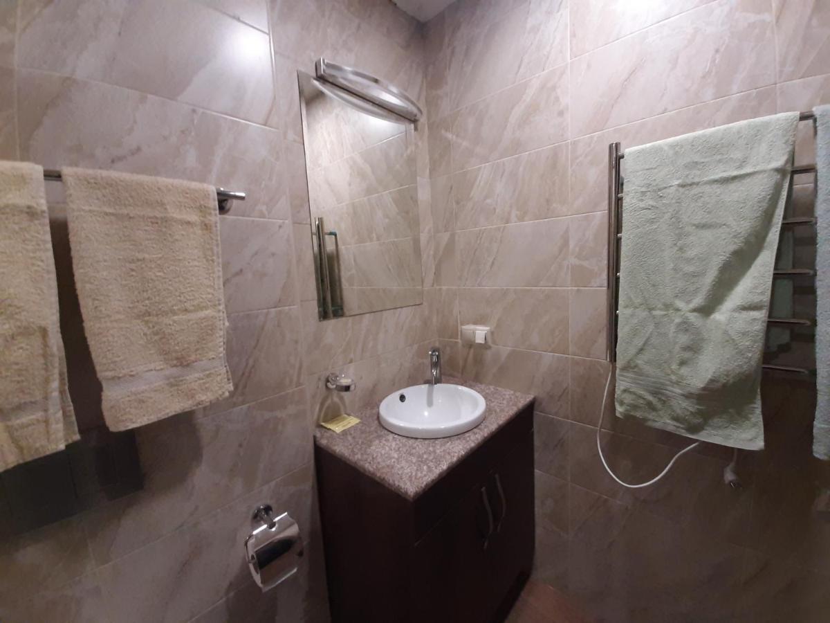 Pride Properties Welcomes You At 17 Buzant St 11-166 Yerevan Armenia エクステリア 写真