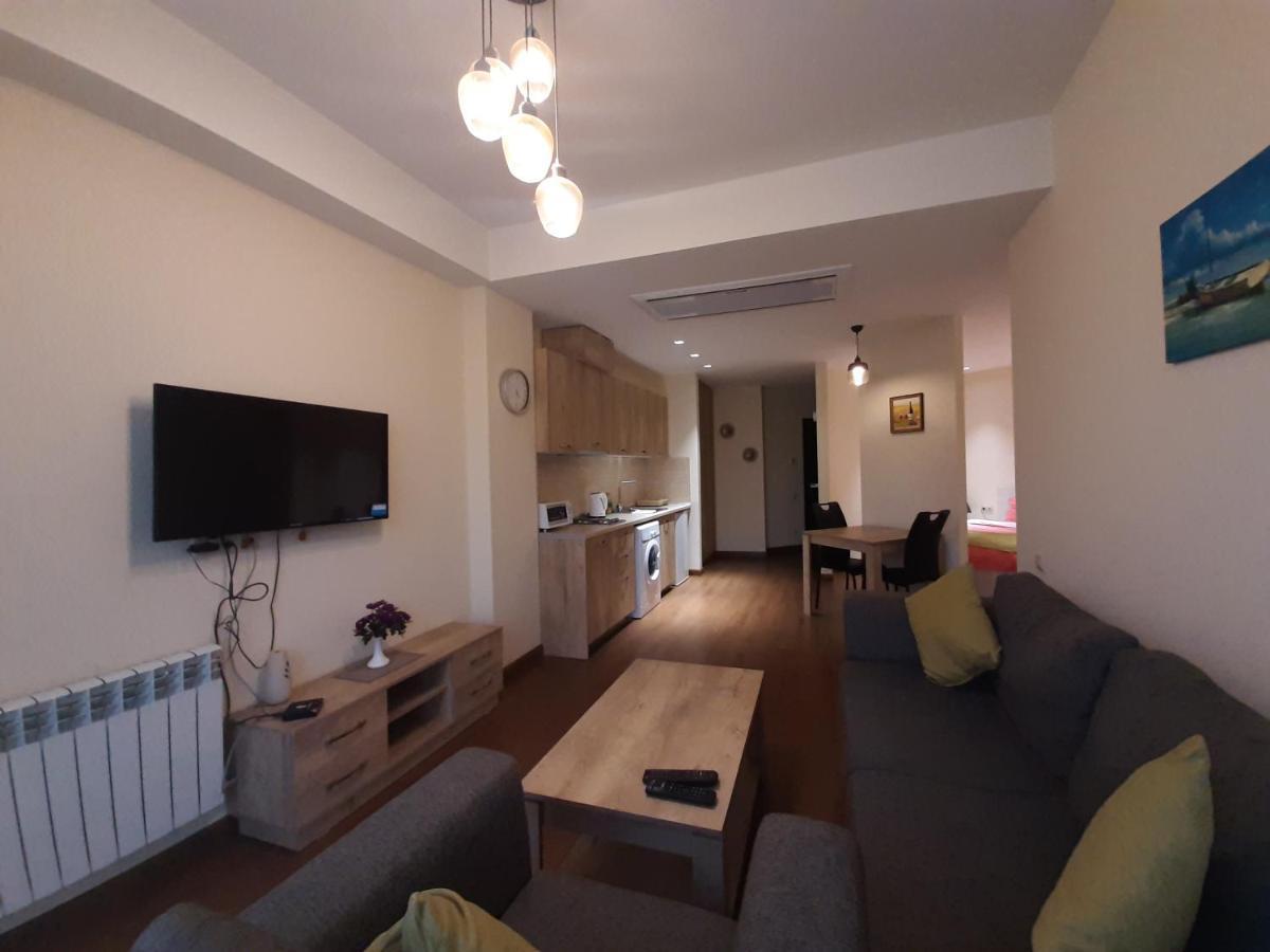 Pride Properties Welcomes You At 17 Buzant St 11-166 Yerevan Armenia エクステリア 写真